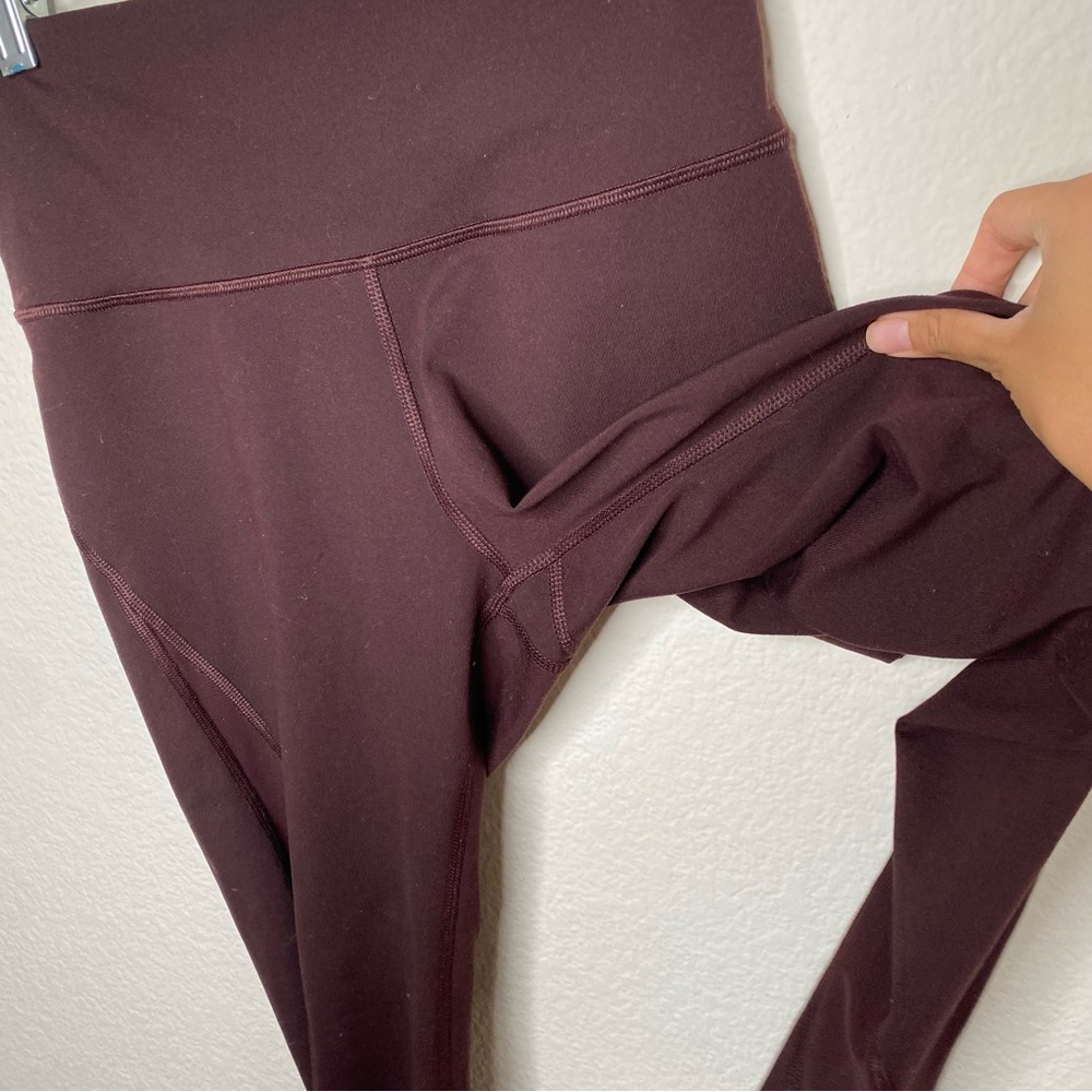 Matching athletic top and leggings - Picture 14 of 15
